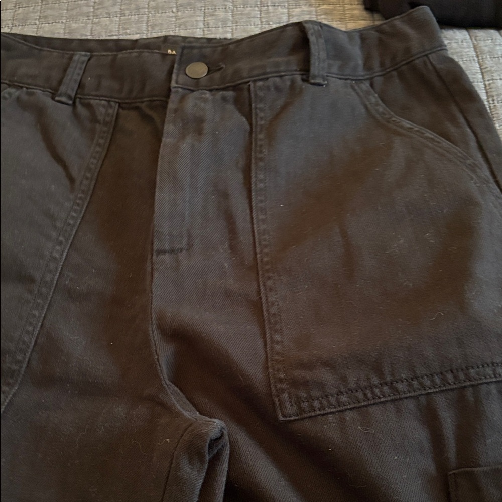 Banana Republic Women's Black Cargo style cinched bottoms - Picture 2 of 5